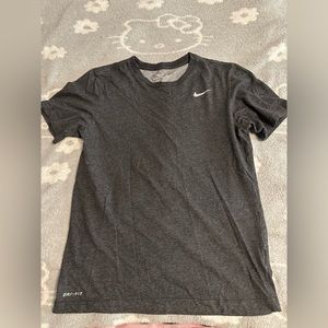 Dark grey men’s Nike tee shirt
